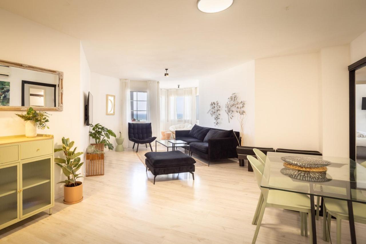 Chic 3br W Parking On The With Shelter By Sea N' Rent Apartment *